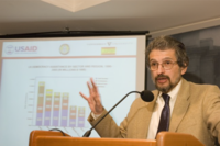 En memoria del Dr. Mitchell Seligson